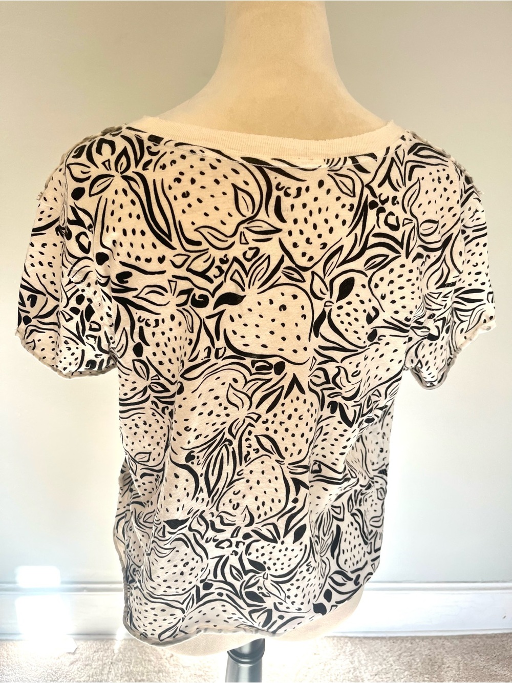 Maeve Black and White strawberry Patterned Women's Top size M . - Picture 5 of 6